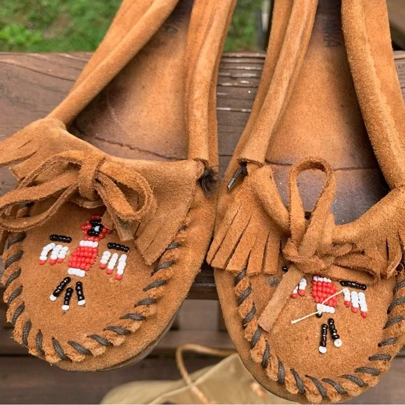 Minnetonka Tan Moccasins with Beaded Design - Picture 2 of 9